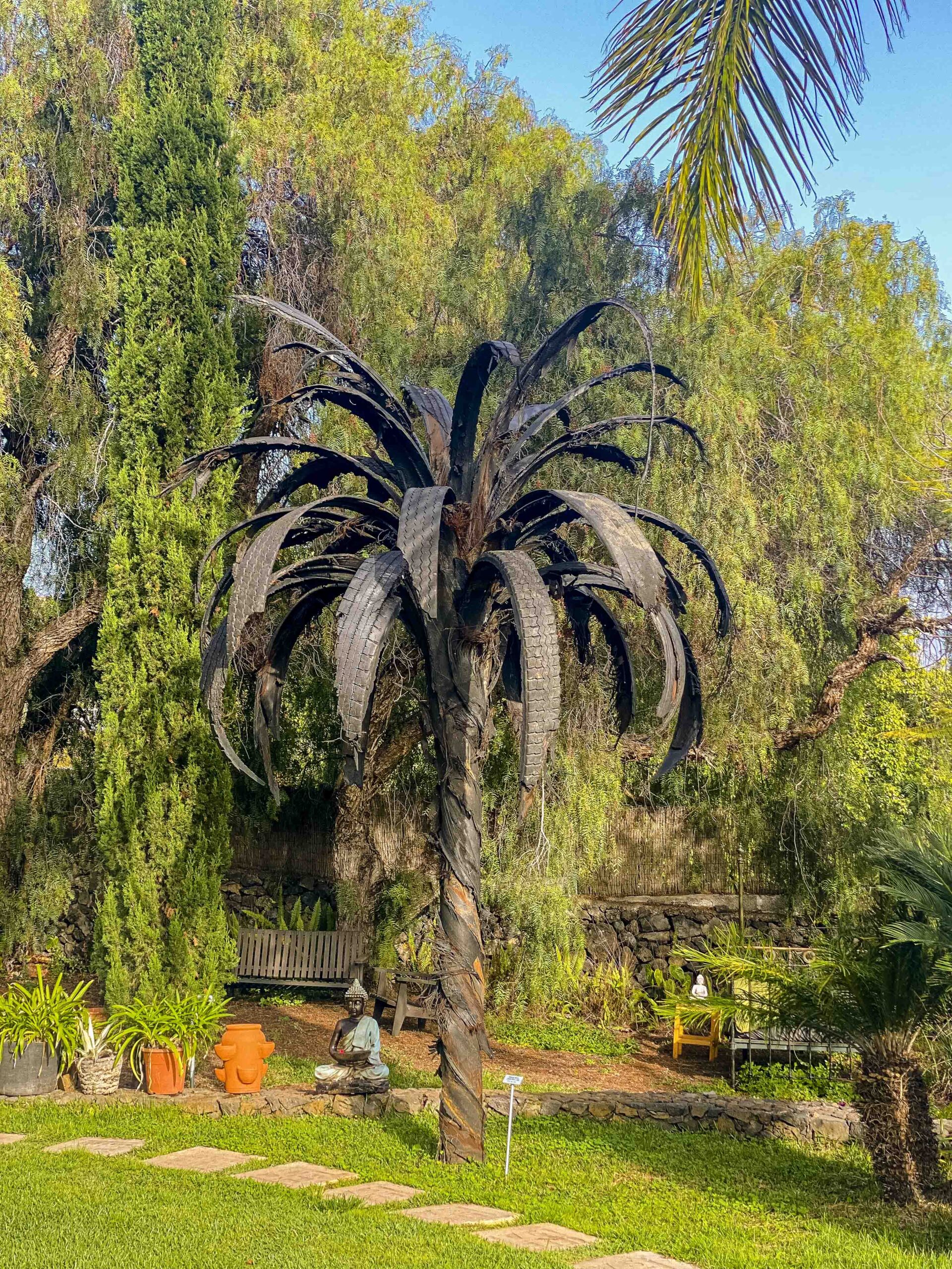 GVP-BlackPalmSculptur